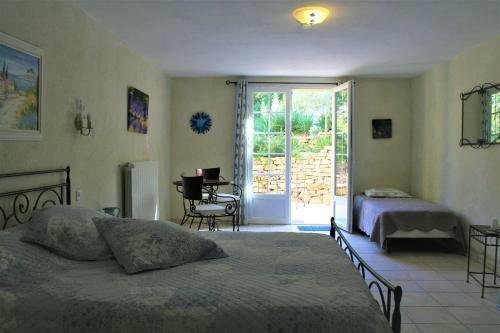 Bed & Breakfast Le Mas Des Tarentes Chambres D'h�tes