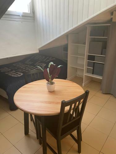 Apartamento Studio Mansard� Place Libert� Et Gare de Toulon