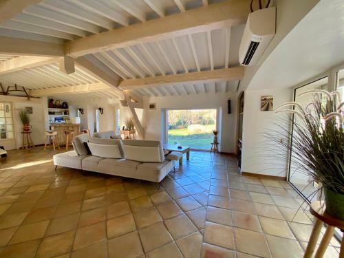 Villa Propri�t� Exceptionnelle � 25km D?aix En Provence - 8 Guests