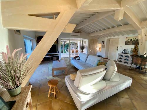 Villa Propri�t� Exceptionnelle � 25km D?aix En Provence - 8 Guests