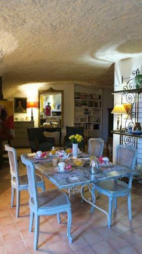 Bed & Breakfast La Cave De L'�peron
