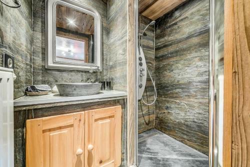 Chalet Iseran - Chalets Pour 15 Personnes 10