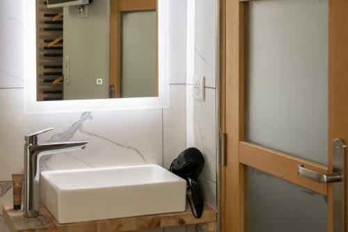 Hotel H�tel Une Chambre En Ville