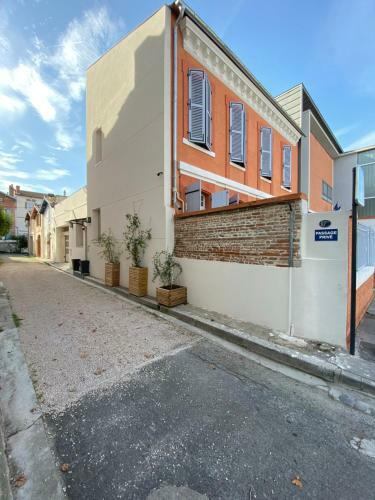 Hotel H�tel Une Chambre En Ville