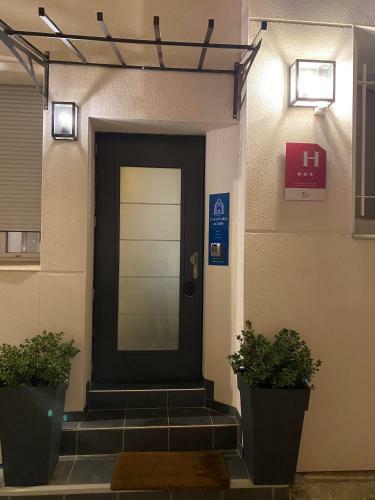 Hotel H�tel Une Chambre En Ville
