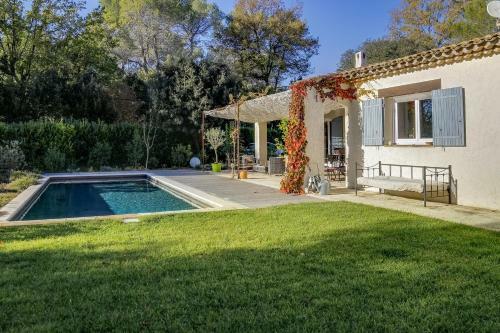 Hostal Villa Les Lucioles