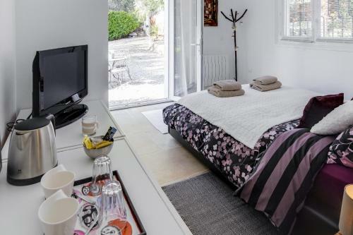 Hostal Villa Les Lucioles