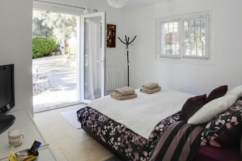 Hostal Villa Les Lucioles