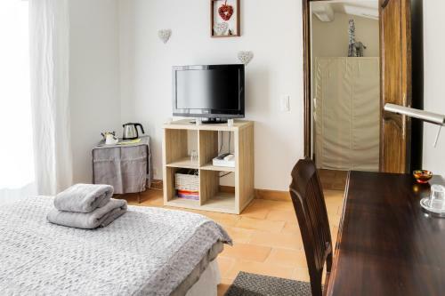 Hostal Villa Les Lucioles