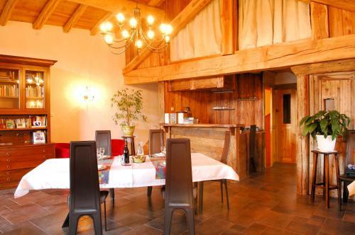 Hostal Chalet Colinn