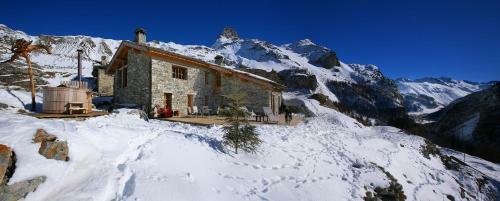 Hostal Chalet Colinn