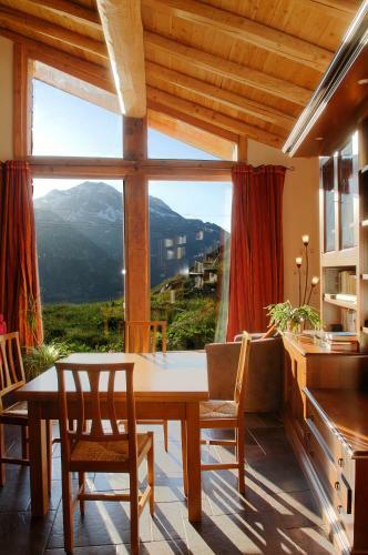 Hostal Chalet Colinn