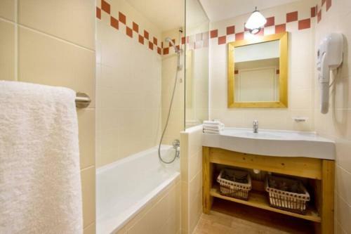 Large Central 2 Bedroom Apartment - Up To 6 Guests