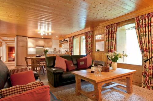 Central 3 Bedroom Apartment - 100m From Ski Lifts