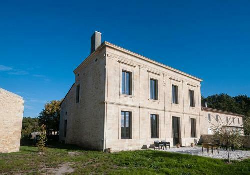 Villa Courreau (Maison de Maitre Du XIII Eme)