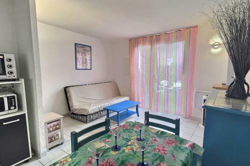 A 450m de La Plage - Agr�able Pavillon Avec Pisicine Commune