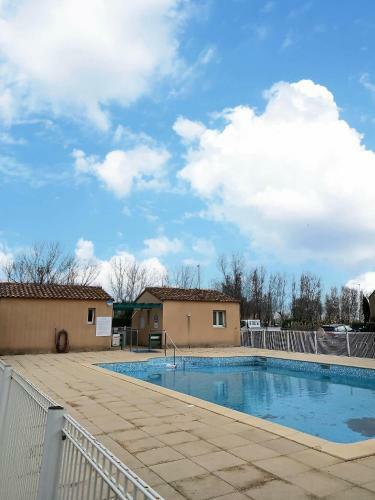 A 450m de La Plage - Agr�able Pavillon Avec Pisicine Commune
