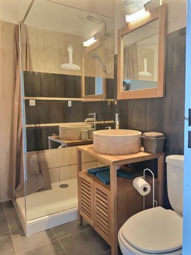 A 450m de La Plage - Agr�able Pavillon Avec Pisicine Commune