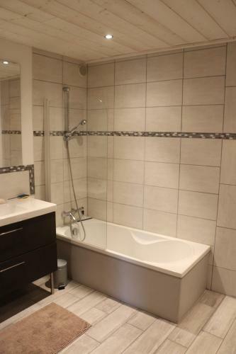 Maison de Village Au Pied Des 3 Vall�es