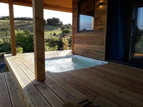 Bed & Breakfast Cabanes Tr�sors de Campagne,spas Privatifs
