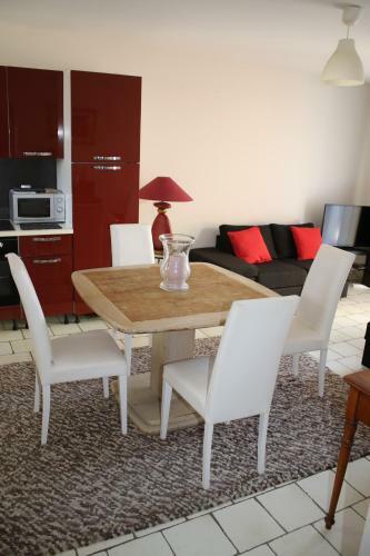 Apartamento Coquet T2 ,terrasse,parking ,4 Kms D Avignon