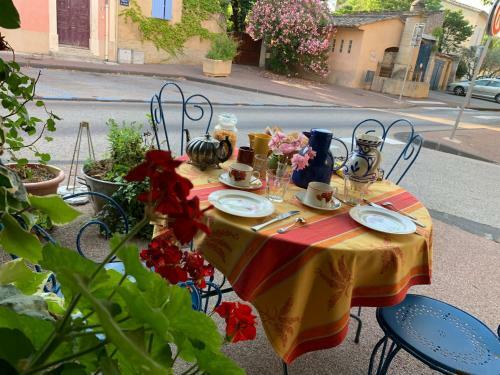 Hostal La Sarrasine