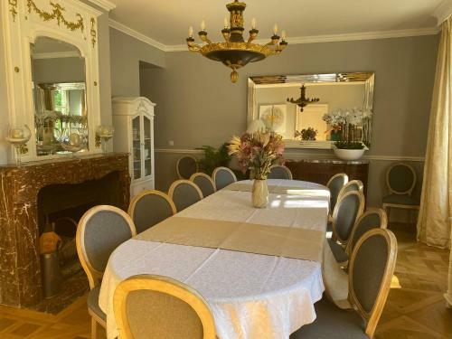Villa Demeure de Prestige Avec Piscine Chauff�e Et Spa