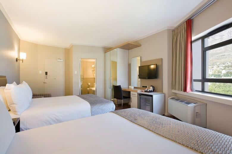 Hotel Garden Court De Waal