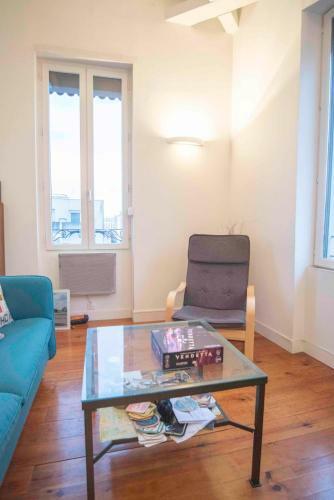 Charming Apartment In The Skyscraper District
