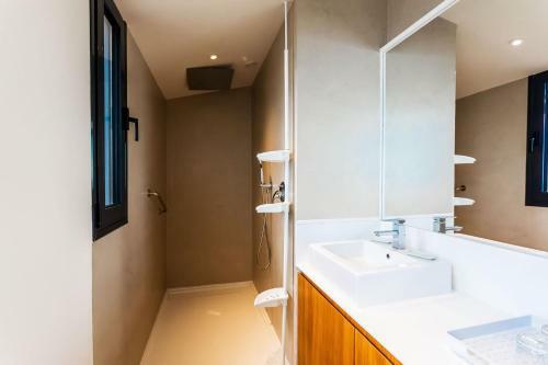 Villa Dyonis Vi4231by Riviera Holiday Homes