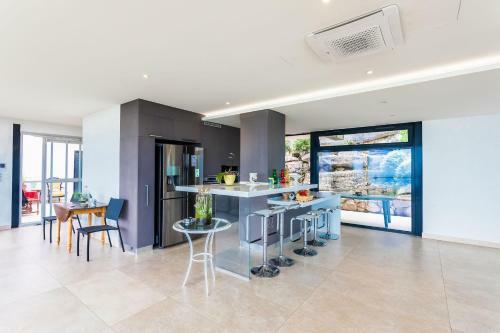 Villa Dyonis Vi4231by Riviera Holiday Homes