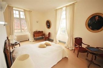 Hostal Ch�teau D`orion