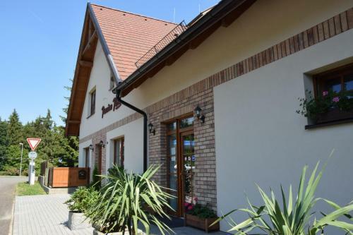 Hostal Penzion Port B�tov