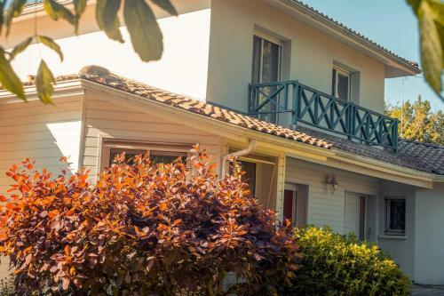 Superb Family Villa With Garden And Terrace