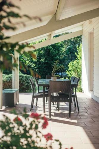 Superb Family Villa With Garden And Terrace