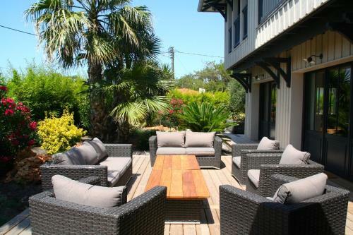 Stunning High Standard Villa, Heated Pool+aircon+terrace+garden