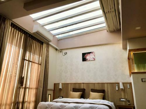 Aura Home