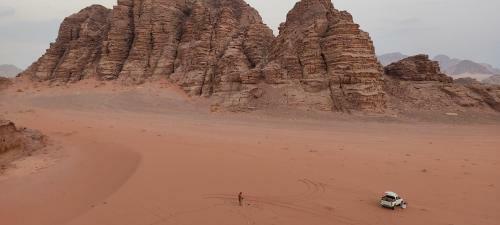Wadi Rum Desert Eid Camp & Cave & Tours