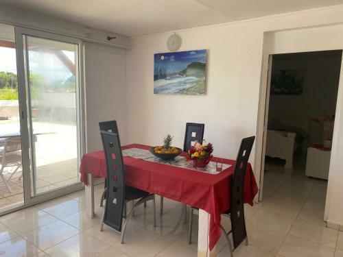 Studio Situ� En Bas De Villa