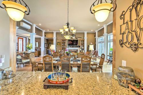 Lakefront House With Game Room, Deck And Views!