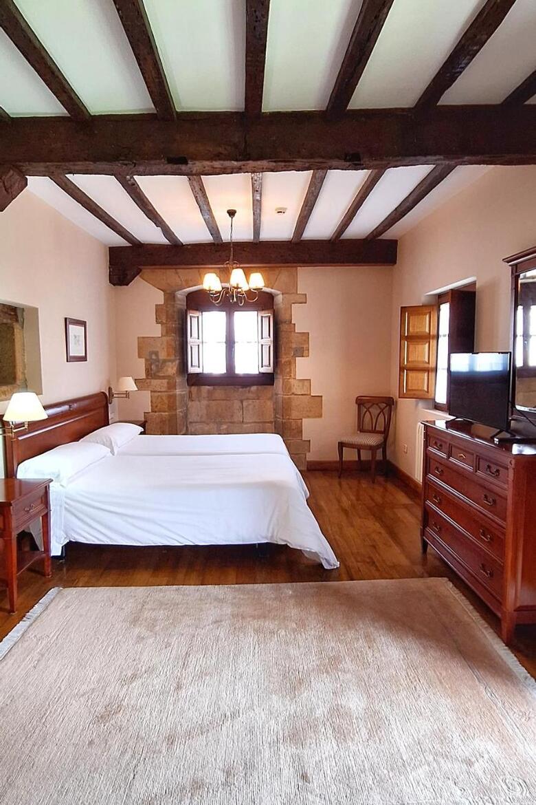 Hotel Palaci�n De To�anes