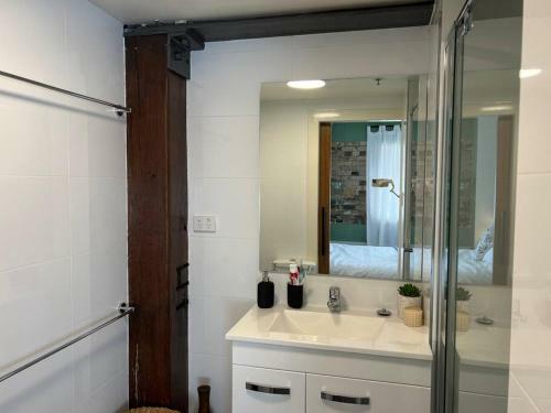 Iconic & Central Inner City Apartment W/ Free Park
