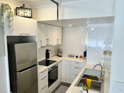Iconic & Central Inner City Apartment W/ Free Park