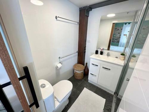 Iconic & Central Inner City Apartment W/ Free Park