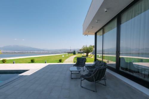 Panoramic Lake View Luxury Villa
