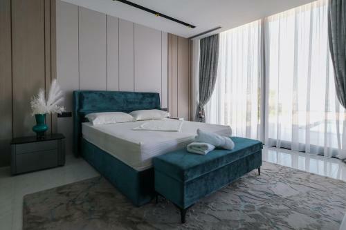 Panoramic Lake View Luxury Villa