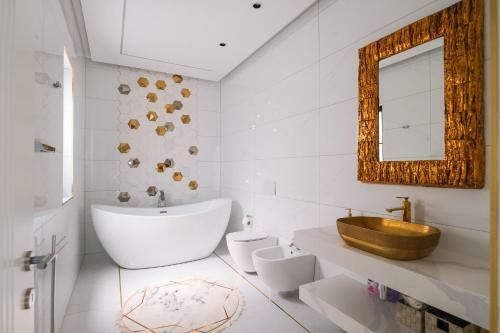 Panoramic Lake View Luxury Villa