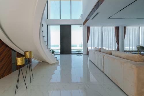 Panoramic Lake View Luxury Villa