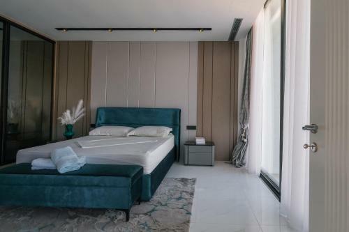 Panoramic Lake View Luxury Villa