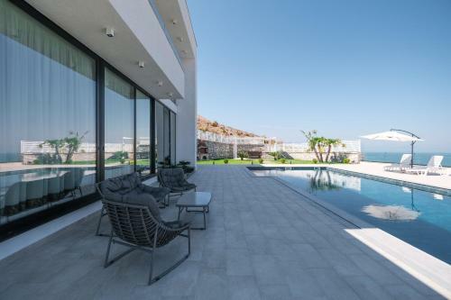 Panoramic Lake View Luxury Villa